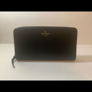 Black Kate spade wallet (L)